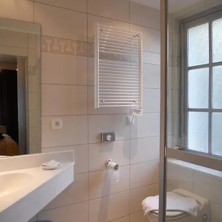 Logis L'Ermitage, Bistrot Des Saveurs Hotel 3*